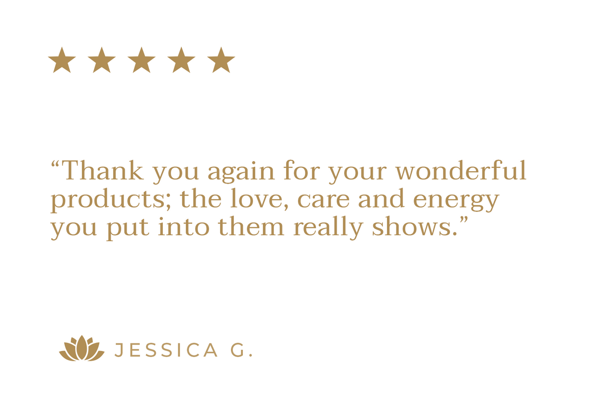 Customer review with five gold stars thanking Elaa